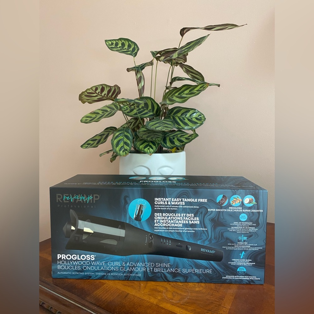BNIB Revamp Progloss Hollywood Automatic Curling Iron Retail $120